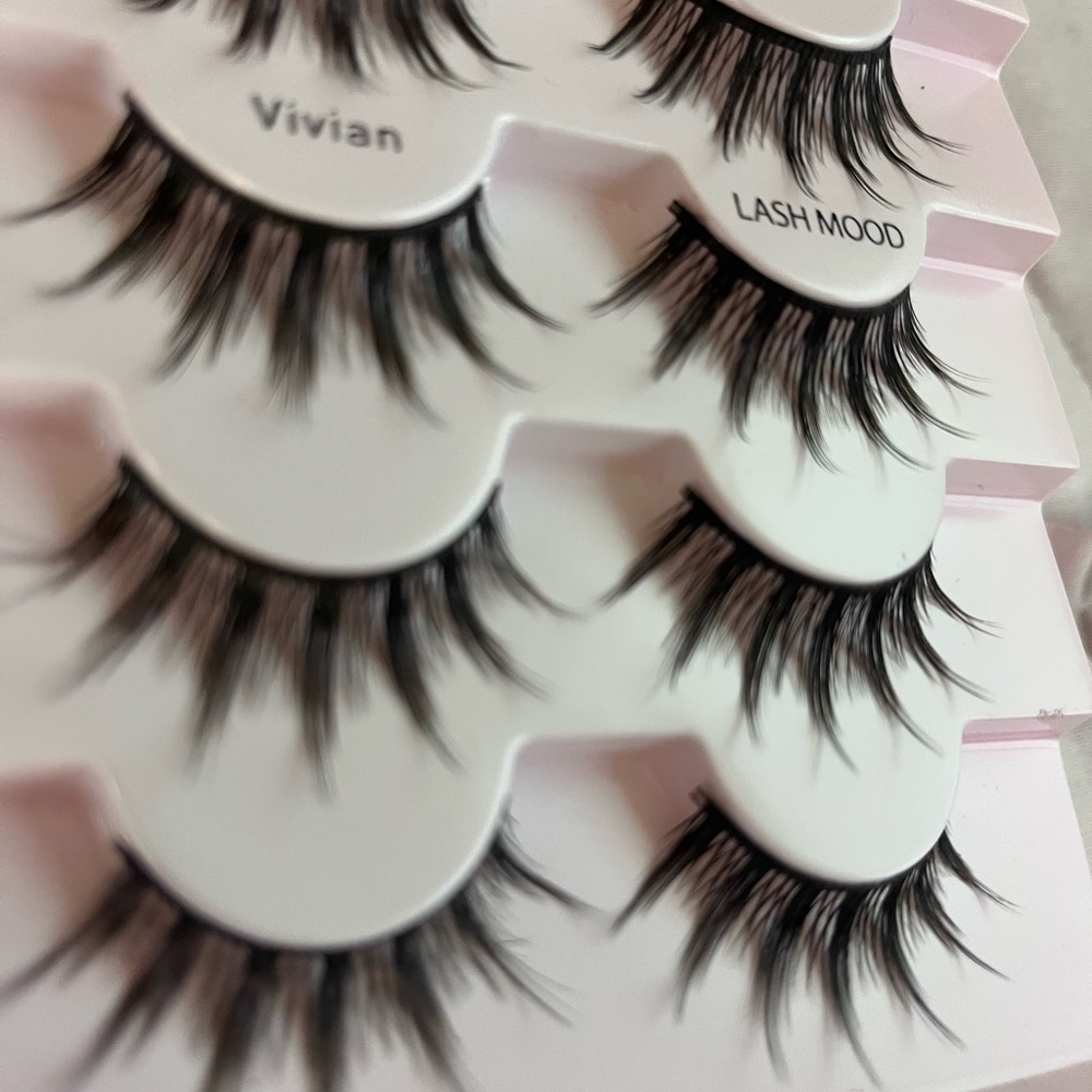 eyelashes